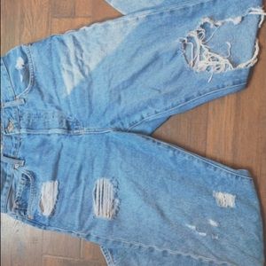 Forever 21 Mom Jeans 🐝